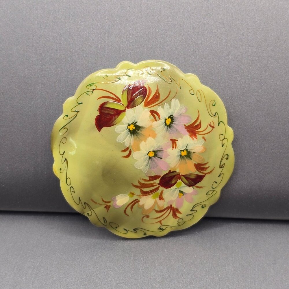 Vintage Hand Painted Russian Lacquer Brooch Wood Signed Scalloped 2" - Picture 5 of 5